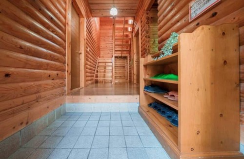 Kawanehon House | RindoFusion of outdoor and healingHot spring a / Haibaragun Shizuoka