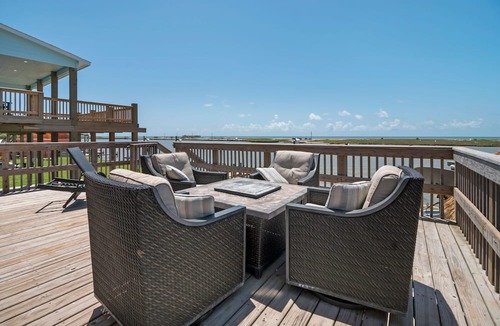 Cedar Lane House | LUXURIOUS BEACH RETREAT WITH THE BEST FISHING AND OCEAN VIEWS IN ALL OF SARGENT!
