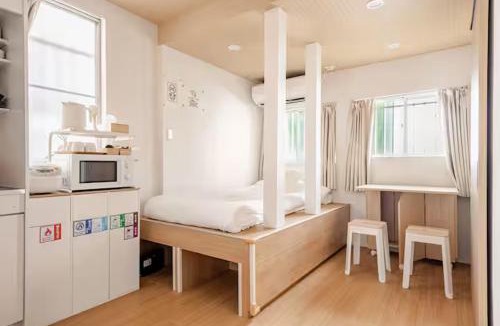 Honmachi Apartment | Comfortably sleeps up to 8 - Shinjuku 2 Stops - Direct to Shibuya - 2 Shower Rooms 広々8名まで宿泊可能 幡ヶ谷8分 新宿から2駅 渋谷直接バス有り シャワールーム2つ 広々快適ステイ