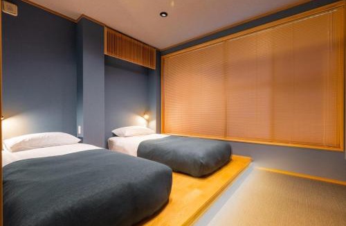Kameari House | 3 Bedrooms House for 6, Limousine bus to Haneda Airport, Direct bus to Disney, 2-minute walk to the station, 2 toilets, Netflix