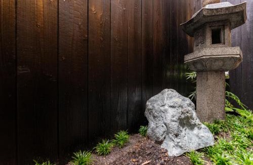 Tsuruhashi Villa | 鶴Inn 鶴橋駅徒歩7分 難波 梅田 天王寺 関西空港 奈良へ直通 贅沢な和モダン一軒家 花栖居