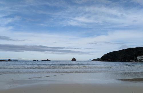 Kakisaki Villa | 涛Tõ-外浦海水浴場徒歩4分-囲炉裏BBQ-プライベートサウナ-最大10名-大人のリゾートハウス