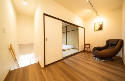 Nakagyo Ward Villa | 夏様八雲莊 5 minutes from Kyoto Nijo Station,Entire Kyomachiya with courtyard,Sleeps 8,Comfortable option with two bathrooms