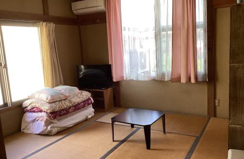 Goi House | いちご荘