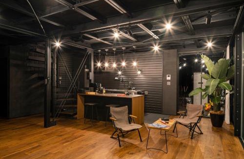 Yokosuka House | Yokosuka Sky Grey -横須賀のビーチフロントベース-