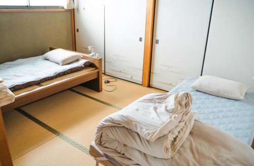 Hoshinooka Hostel | 木の家ゲストハウス松山ドミトリー館