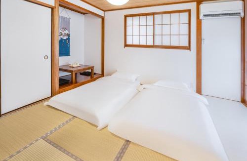 Nishikoiwa Apartment | 102Room,Free parking just a 7-minute walk from Koiwa tram stop This spacious 75-square-meter flats features two large bedrooms and can accommodate up to seven guests