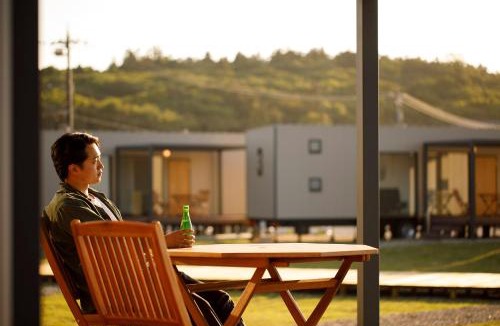 Sakai Hotel | Oruga Resort -Trailer Cottage & Cafe -