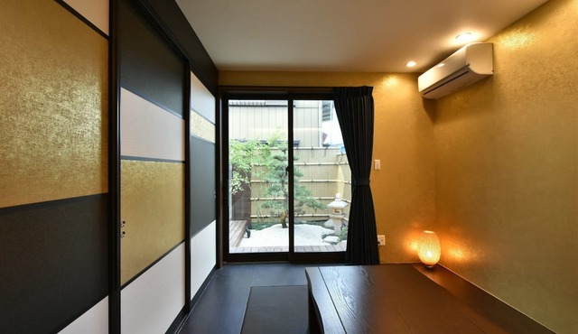 ASAKUSA EAST Terrace with a small Japanese garden - ASAKUSA EAST HOUSE / Katsushika-ku Tokyo