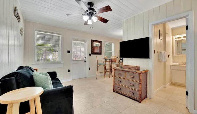 Stones Throw Beachside Bungalow 2 AT THE Beach in Indian Rocks Beach