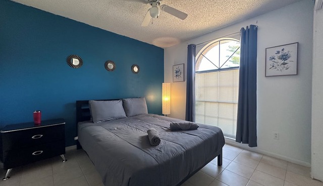 Spacious Disney Retreat - Sleeps 7 - Pet Friendly in Kissimmee