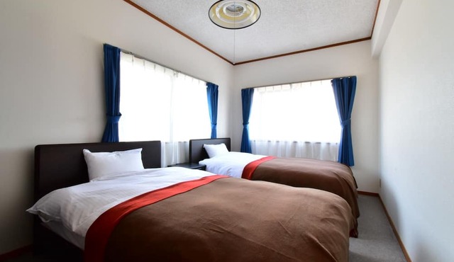 A popular 2LDK apartment for groups accommodating - JapaneseWestern style room LDK 52m2 can accommodate 5 people 4 minutes walk from the nearest station 1 free parking lot Building A 201/Takamatsu Kagawa