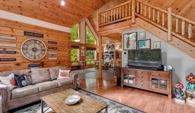Immaculate Hand-Hewn Log Cabin ~ Private Wooded Setting In Egg Harbor in Egg harbor