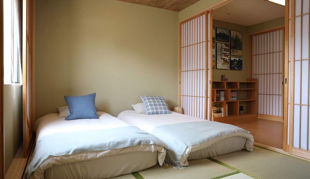 Immerse Yourself in a Traditional Japanese Atmosphere! 🌿