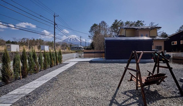 A guesthouse with a garage and fireplace Enjoy st/Minamitsuru District Yamanashi