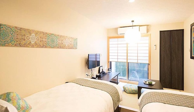 Gion Hanna STAY