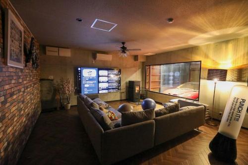 HanaVillage RE BORN GARAGE TSURU