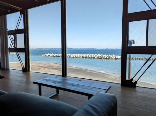 Yokosuka Sky Grey -横須賀のビーチフロントベース-